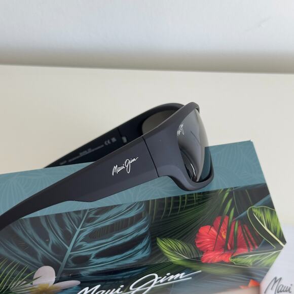 Maui Jim Maukele Sunglasses Black Gray Polarized MJ0682S-001 Made In Italy - Picture 4 of 10